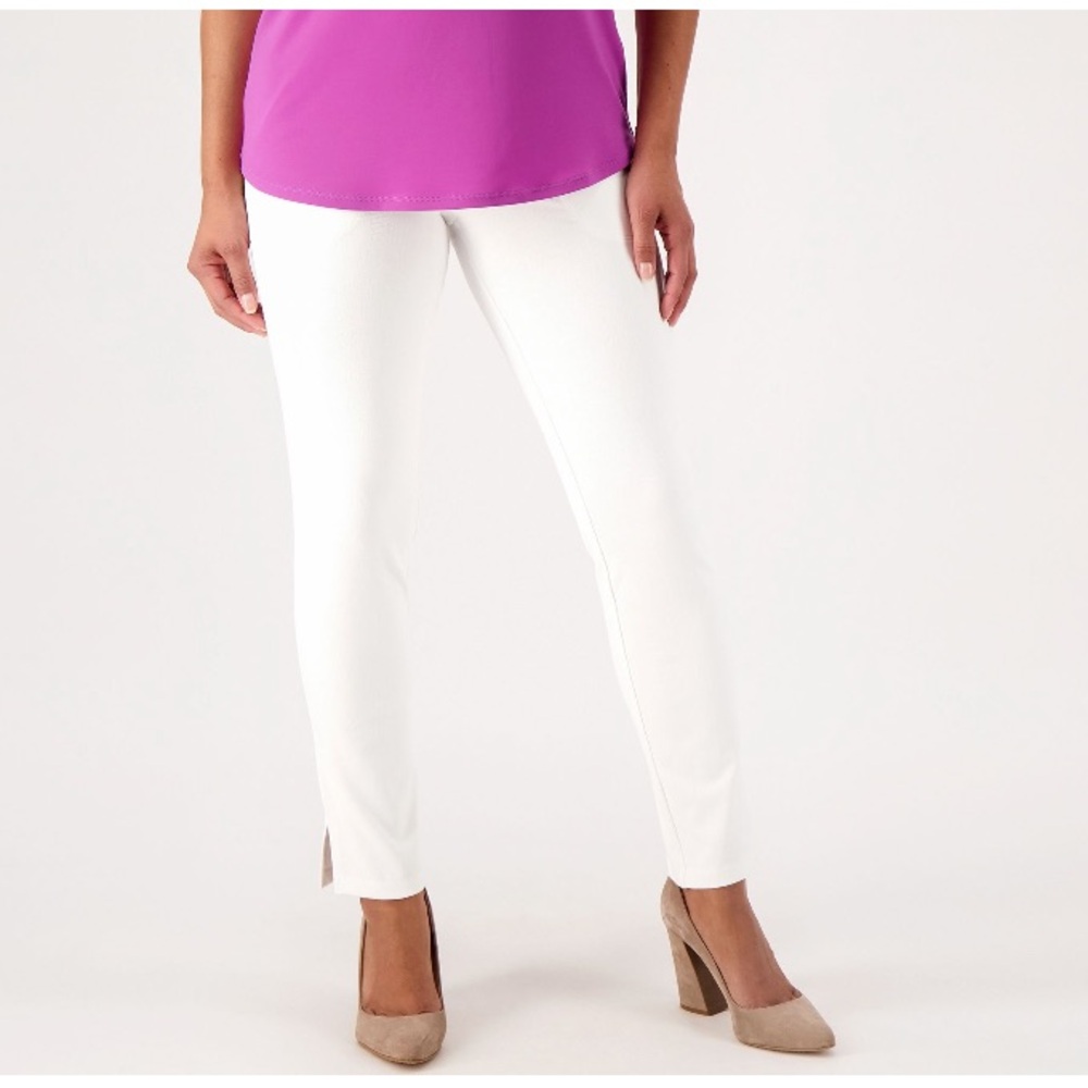Women with Control Waist Tummy Control Slim Leg Pants White Size Medium
NWOT